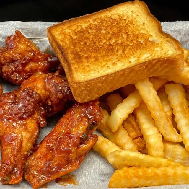 6 Traditional Bone-In Wing Basket.