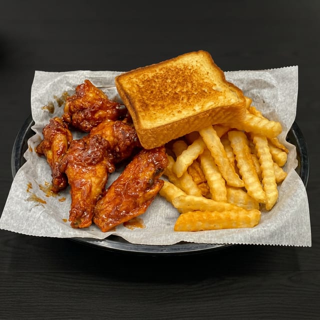6 Traditional Bone-In Wing Basket.